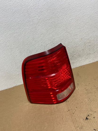2002 to 2005 Ford Explorer Left Driver Lh Side Tail light AF9740 DW2
