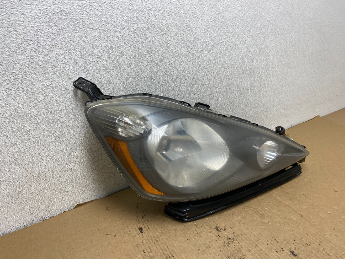 2009 to 2013 Honda Fit Right Passenger RH Side Headlight Halogen AG2374 DW2