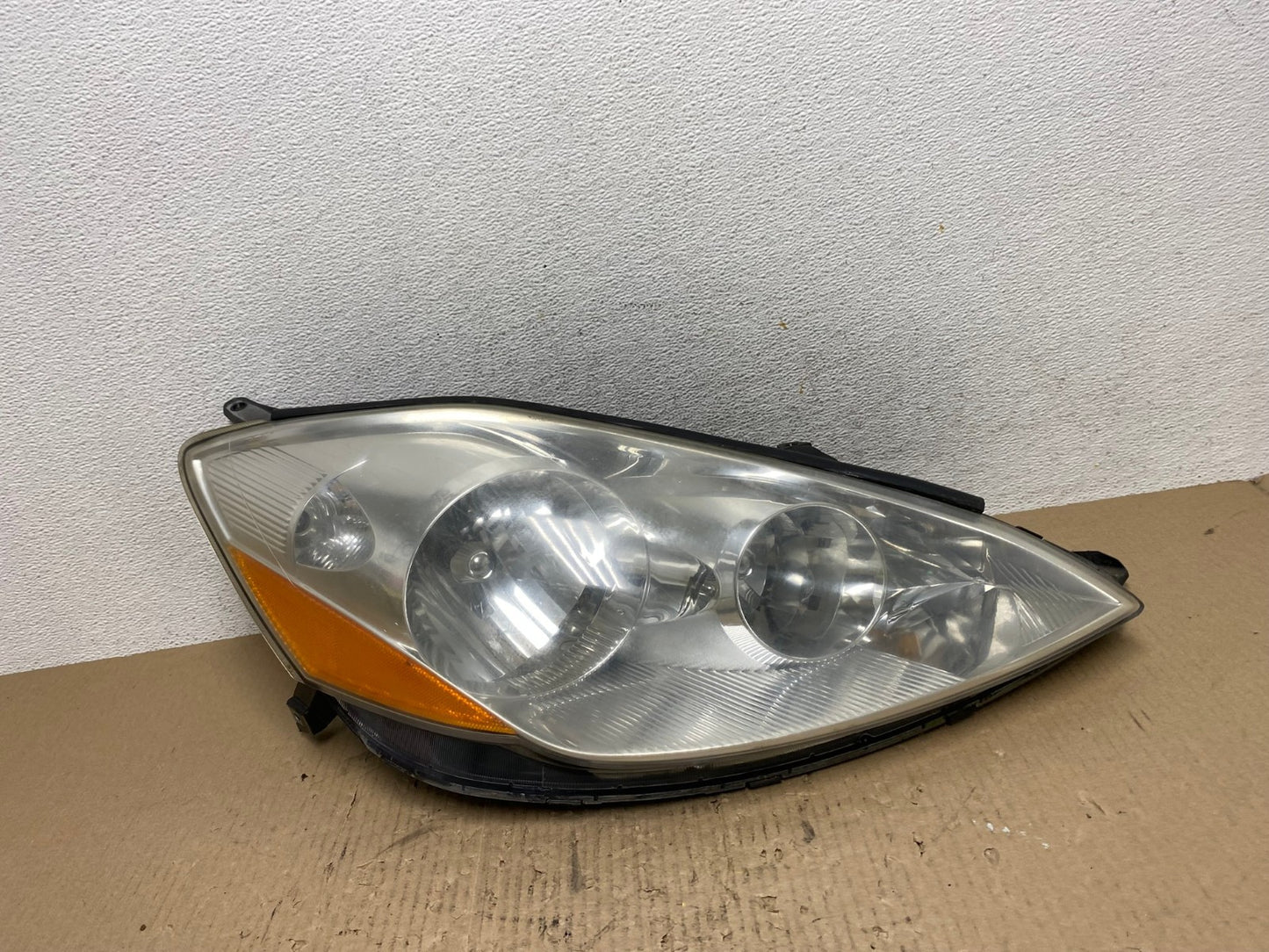 2006 to 2010 Toyota Sienna Right Passenger Rh Side Headlight Halogen AE7092 LK0