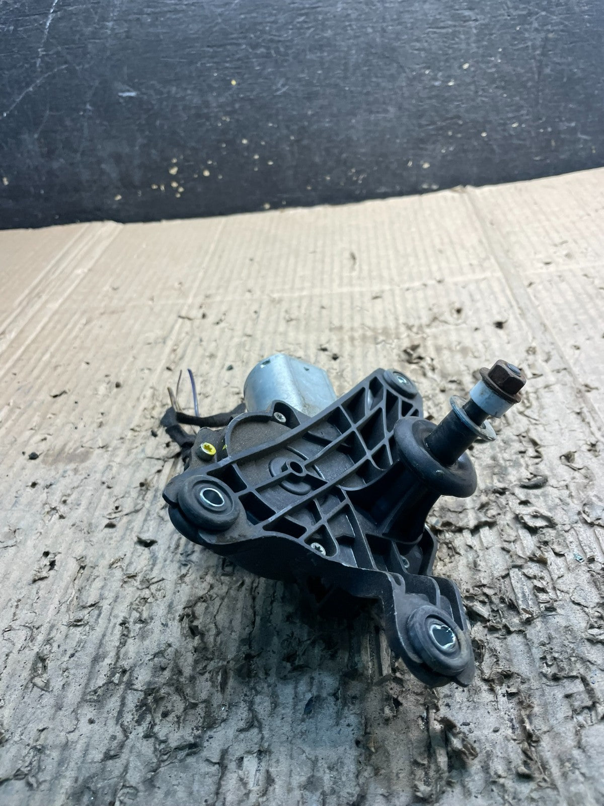 2007 to 2013 BMW X5 E70 Rear Windshield Wiper Motor OEM X9834 DG2