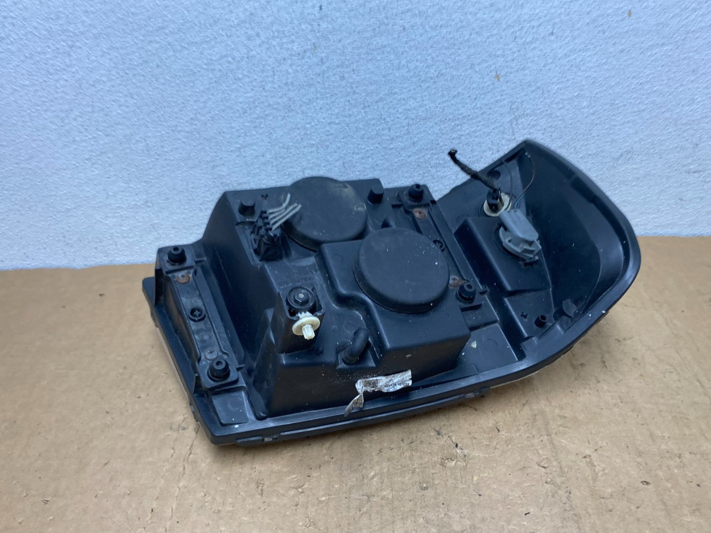2002 to 2009 Gmc Envoy Left Driver Lh Side Headlight Halogen AD1395 DW4