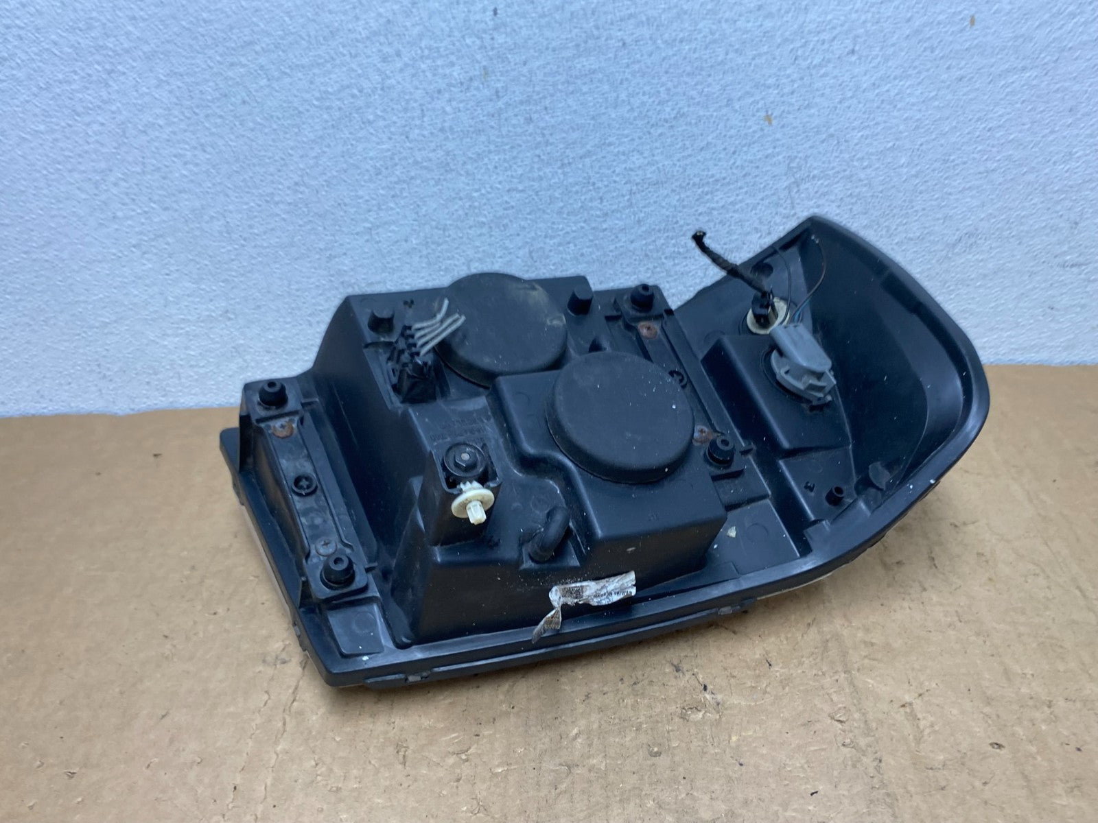 2002 to 2009 Gmc Envoy Left Driver Lh Side Headlight Halogen AD1395 DW4