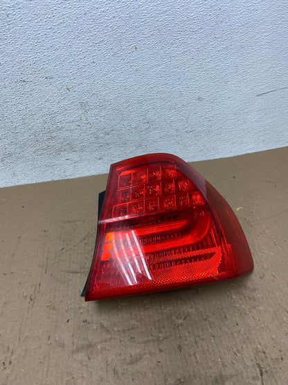 2009 2010 BMW 328i 3 Series Right Passenger RH Side Tail Light AD7836 DW0