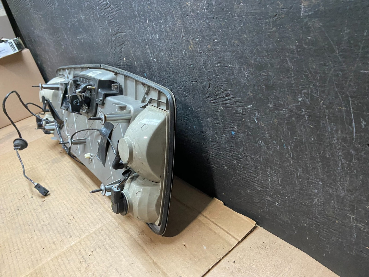 2004-2009 Cadillac SRX Trunk Panel Lid Backup License Plate i3034 PS8