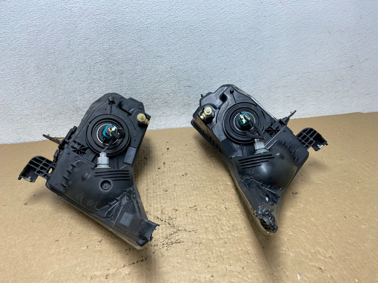 2011 to 2015 Chevrolet Cruze Halogen Left+Right Set Headlights AF8210 DW11