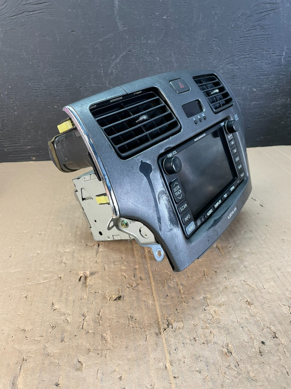 2002 to 2003 Lexus ES330 Es300 Radio Screen Receiver CD Air Vent AD5985 DG4