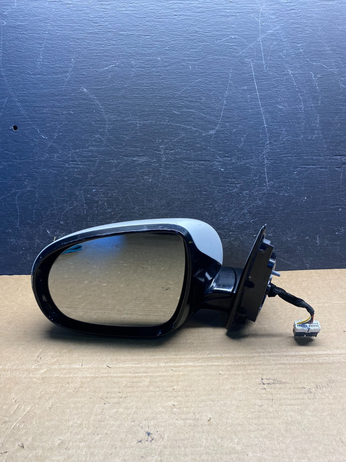 2016 to 2020 Kia Sorento Left Driver LH Door Mirror Turn Signal af8859 DG9