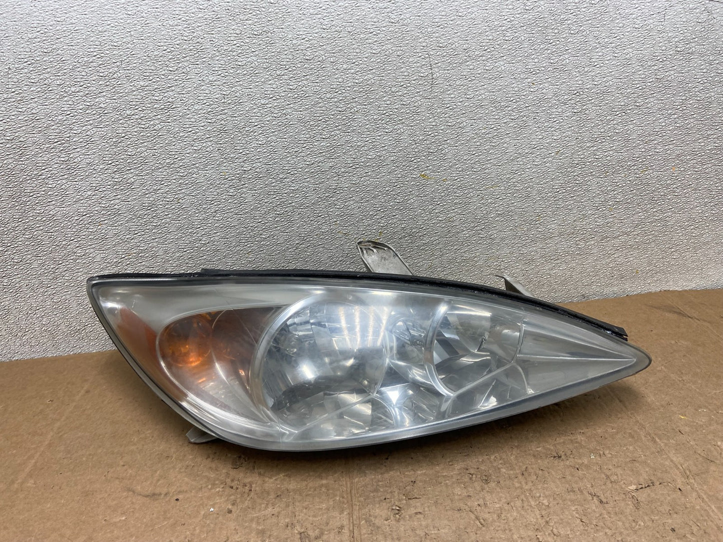2002 to 2004 Toyota Camry Halogen Headlight Right Passenger Rh OEM AA3856 DW0