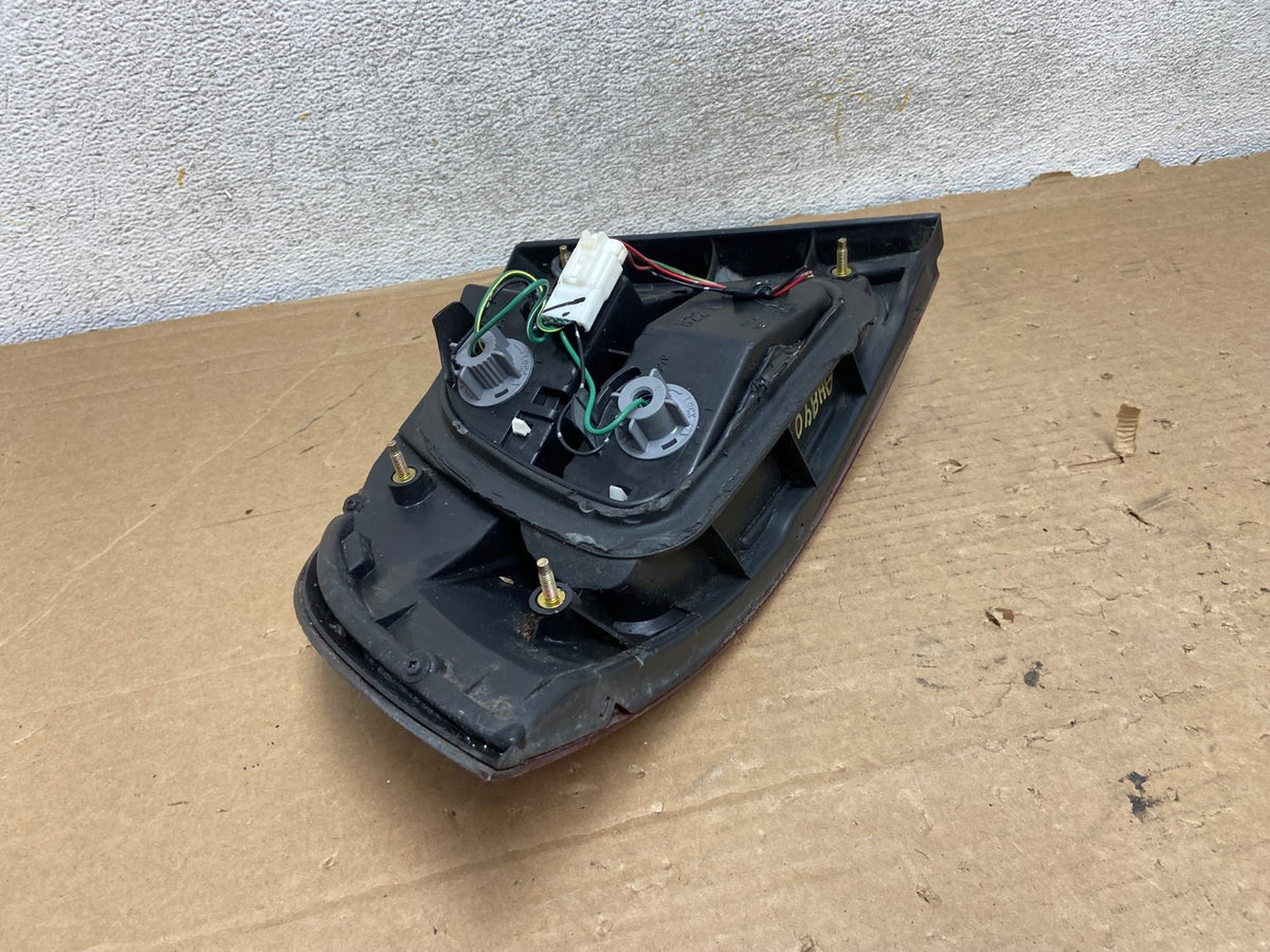 2000 2001 2002 2003 Nissan Sentra Right Passenger Side Tail Light AH8903 LK5
