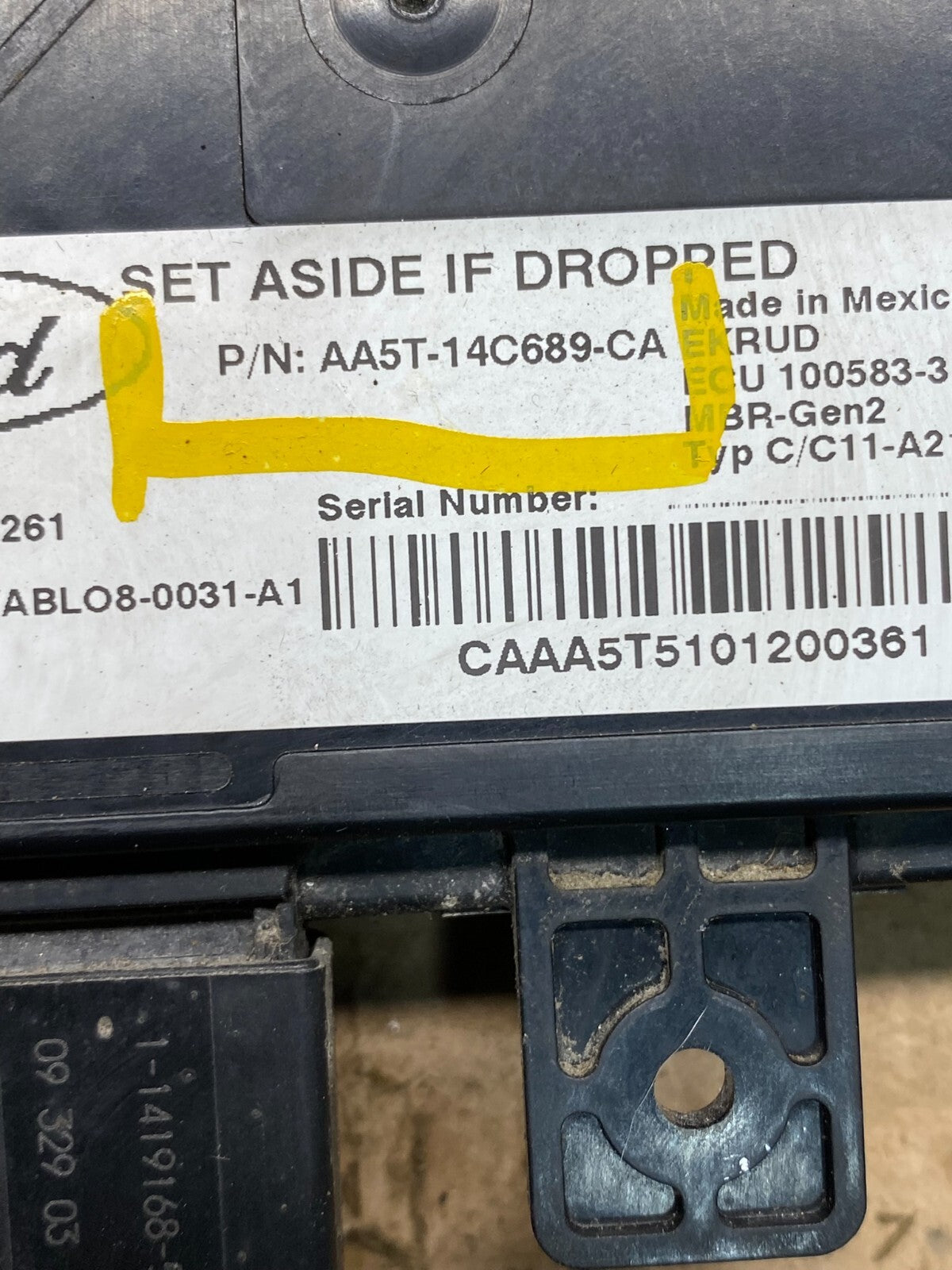 2010 to 2012 Lincoln MKT Blind Spot Control Module Radar Computer M8577 DG5