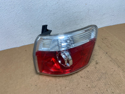 2007 to 2012 GMC Acadia Halogen Tail Light Right Passenger RH Side AD0453 LK0