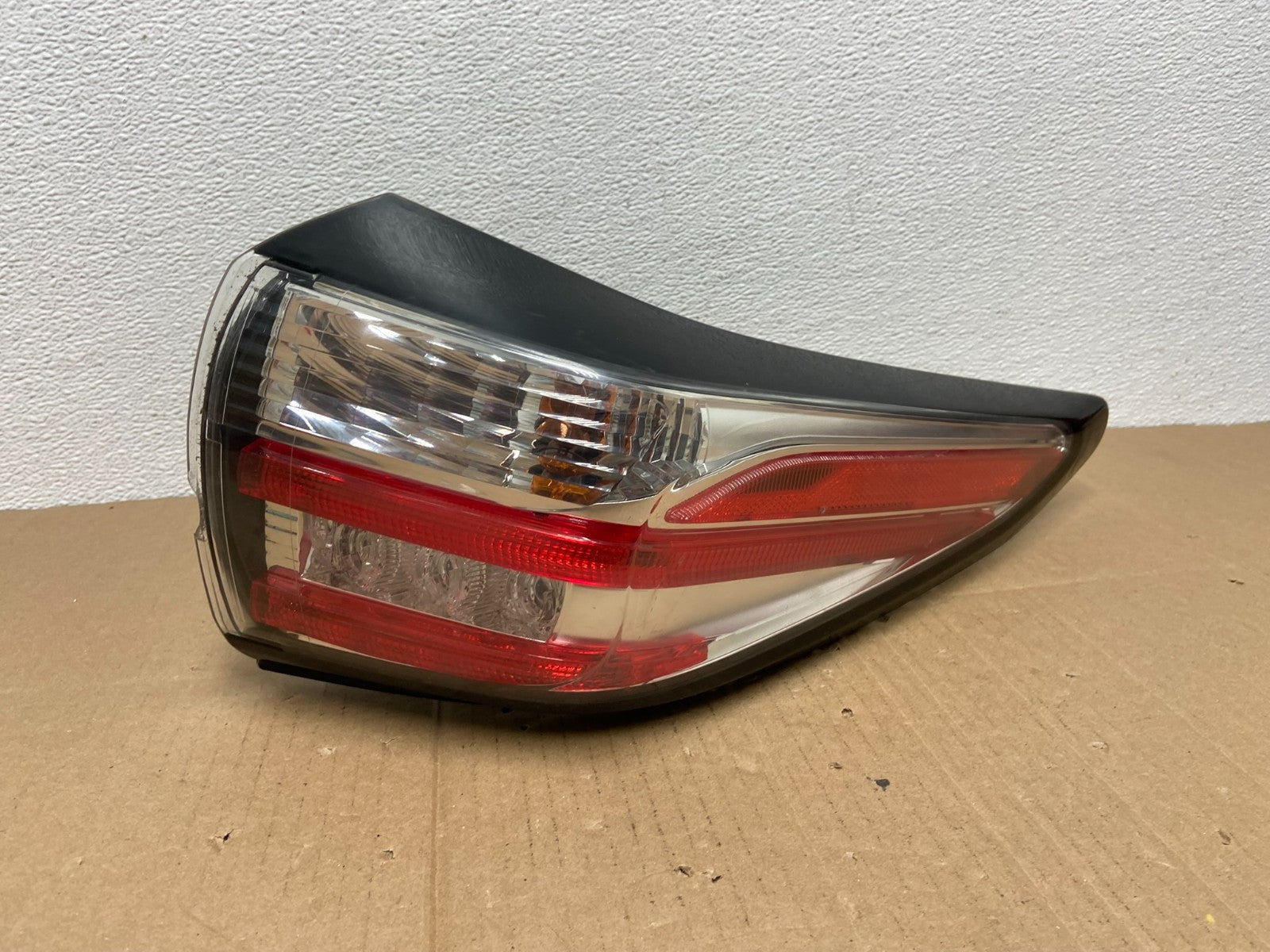 2015 to 2018 Nissan Murano Right Passenger RH Side Tail Light Oem AB8079 DW0