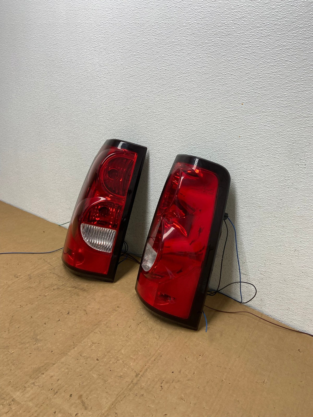 2003-2006 Chevrolet Silverado Left + Right Side Tail lights AD1291 LK1