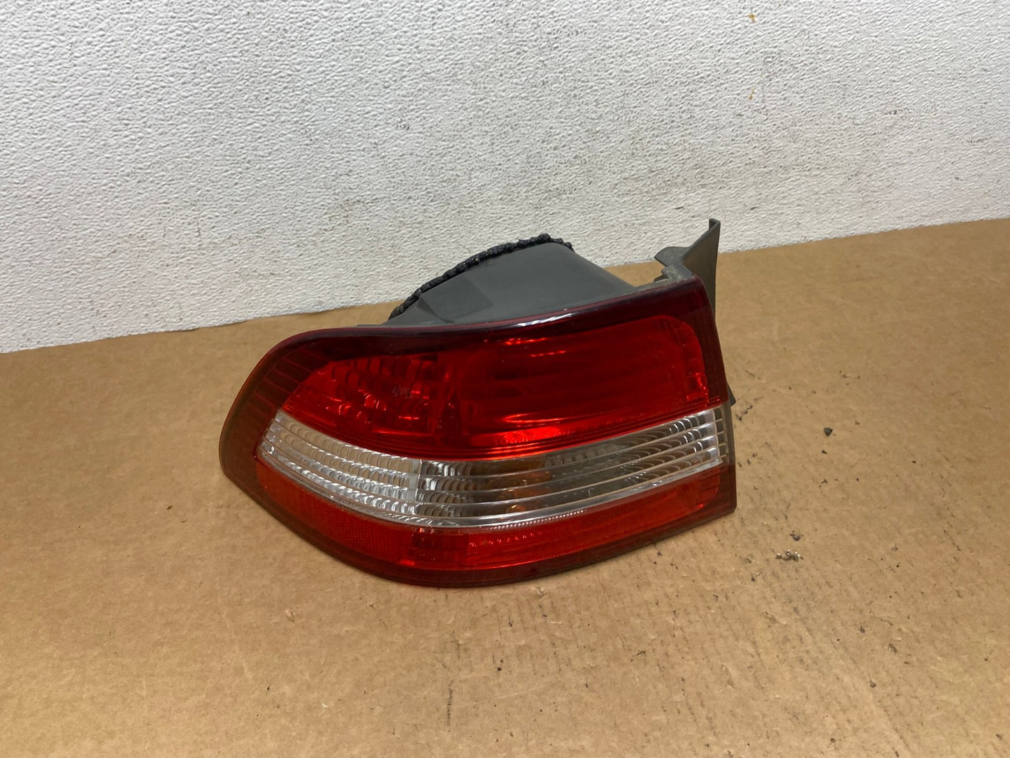 2000 2001 Lexus ES300 Outer Left Driver Lh Side Tail Light AD4647 LK0