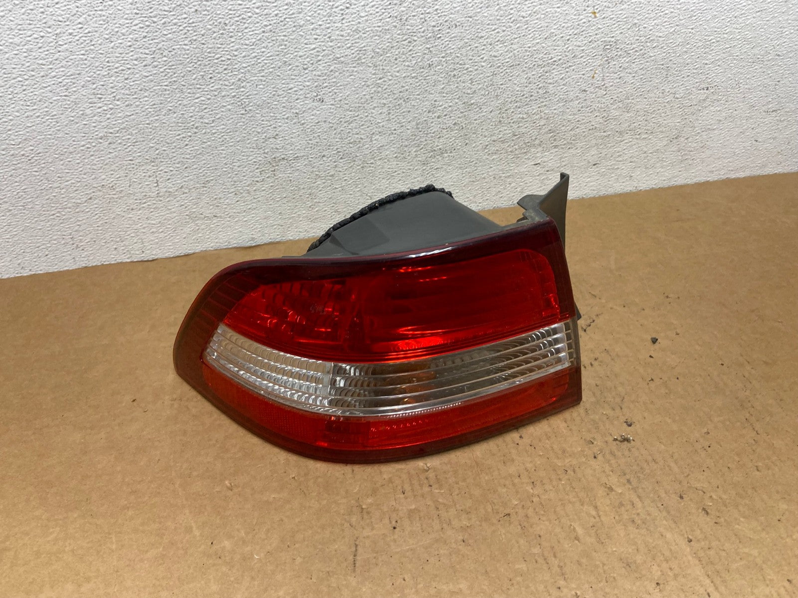 2000 2001 Lexus ES300 Outer Left Driver Lh Side Tail Light AD4647 LK0