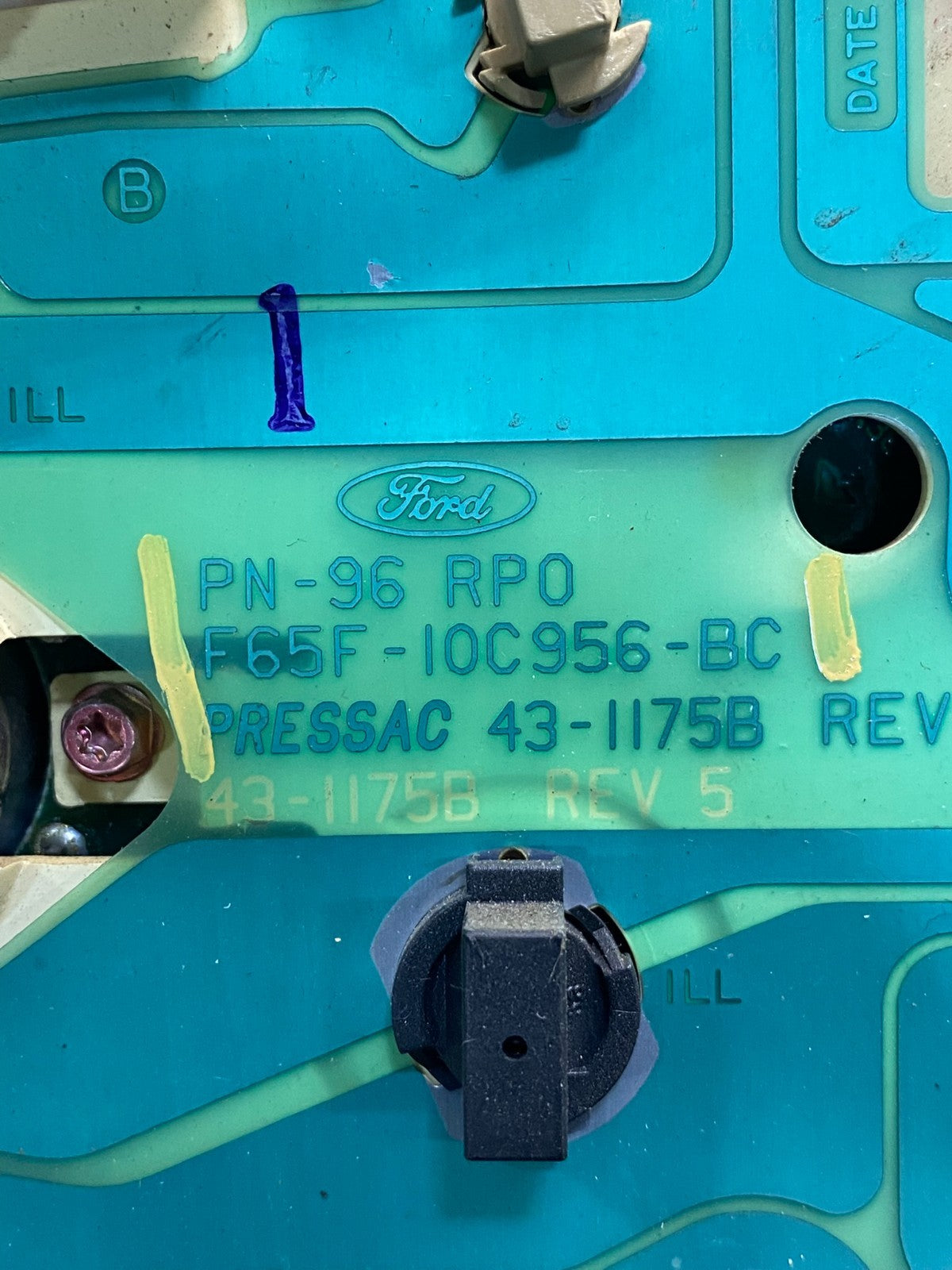 1997 - 1998 Ford F150 F-150 Speedometer Cluster Gauge AG3747 DW6