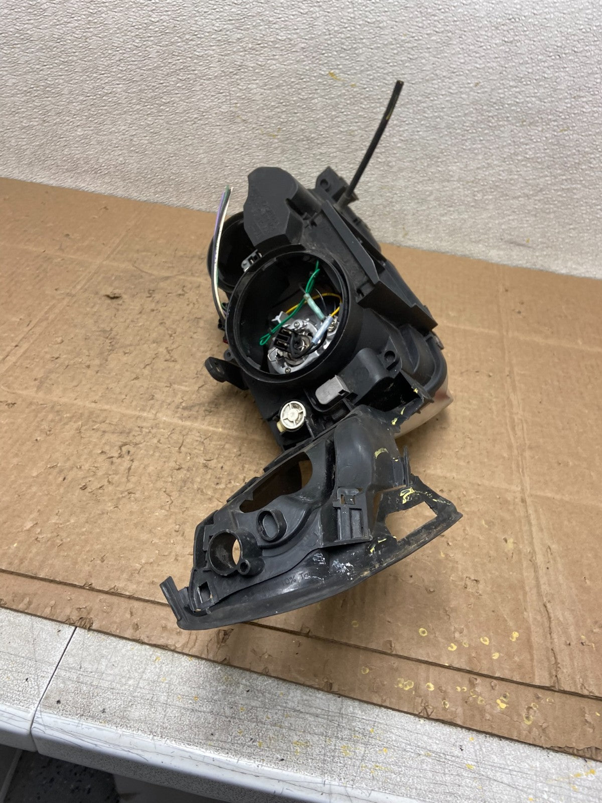 2002 to 2005 Saab 9-5 Left Driver LH Side Halogen Headlight OEM Z0963 DW8