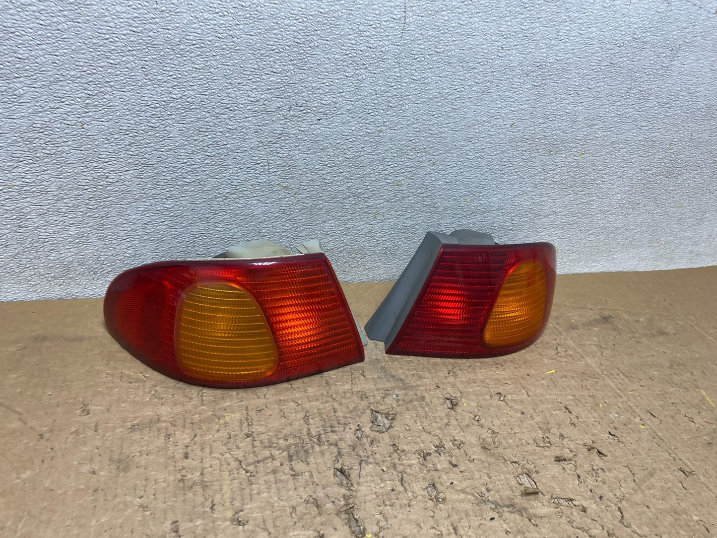 1998 1999 2000 Toyota Corolla Left+Right Side Tail Lights V8448 DW2