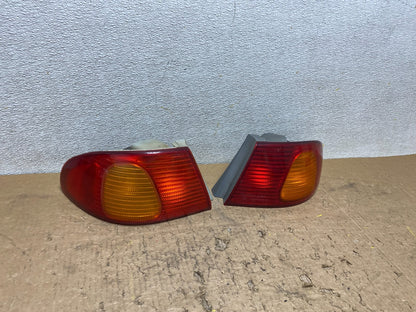 1998 1999 2000 Toyota Corolla Left+Right Side Tail Lights V8448 DW2