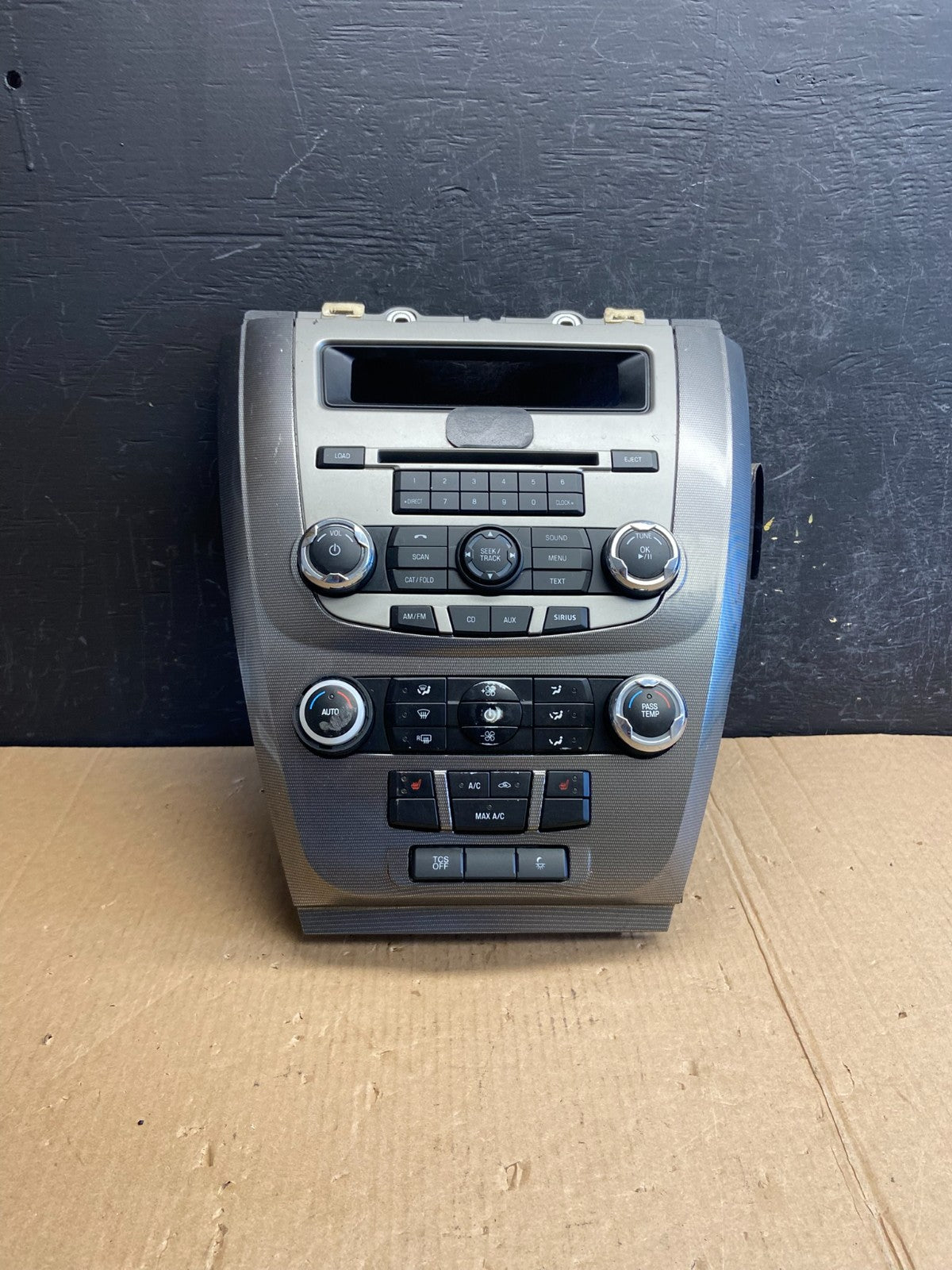 2010 to 2012 Ford Fusion Radio Climate Control A/C Control AE4242 DG0