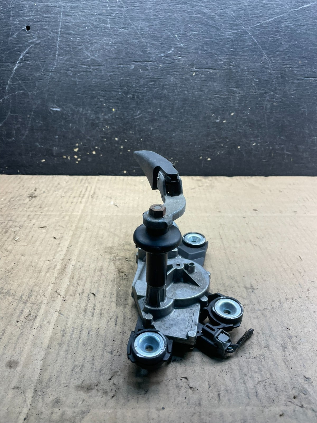 2012 to 2014 Ford Focus Rear Windshield Wiper Motor OEM BV61-17K441-AA W7166 DG2