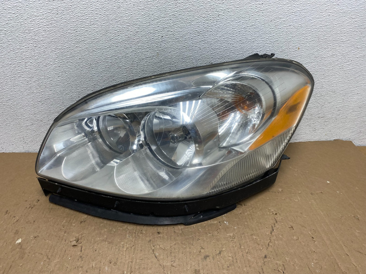 2006 to 2008 Buick Lucerne Left Driver LH Side Halogen Headlight AD8173 DW0