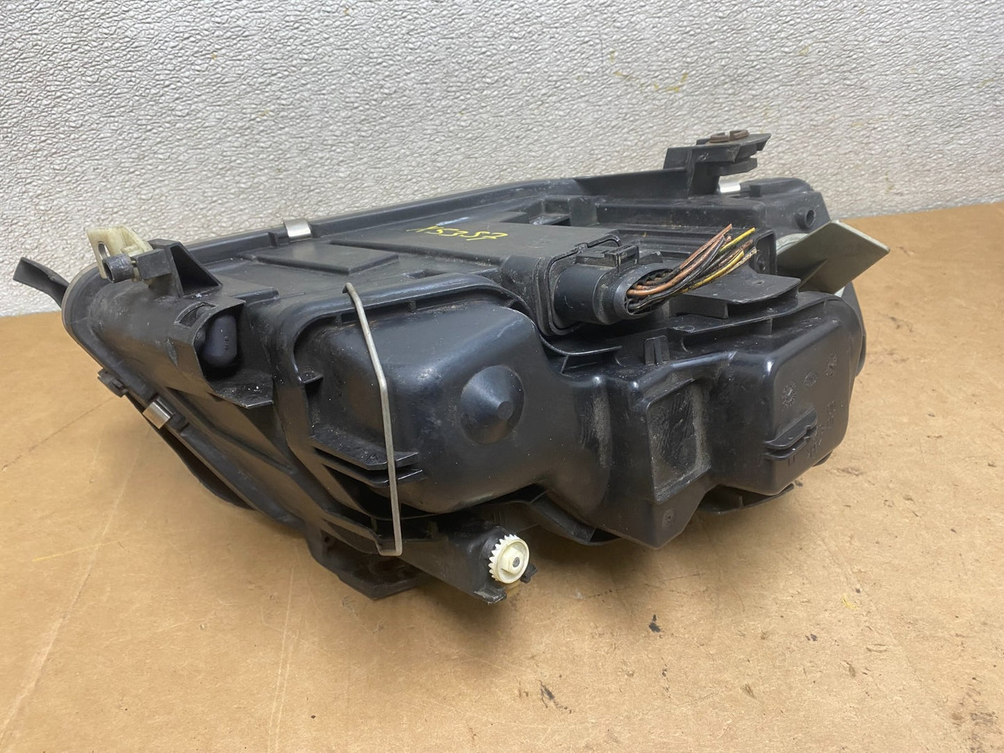 2002 to 2004 Audi A6 Left Driver LH Side Halogen Headlight OEM X5357 DW6