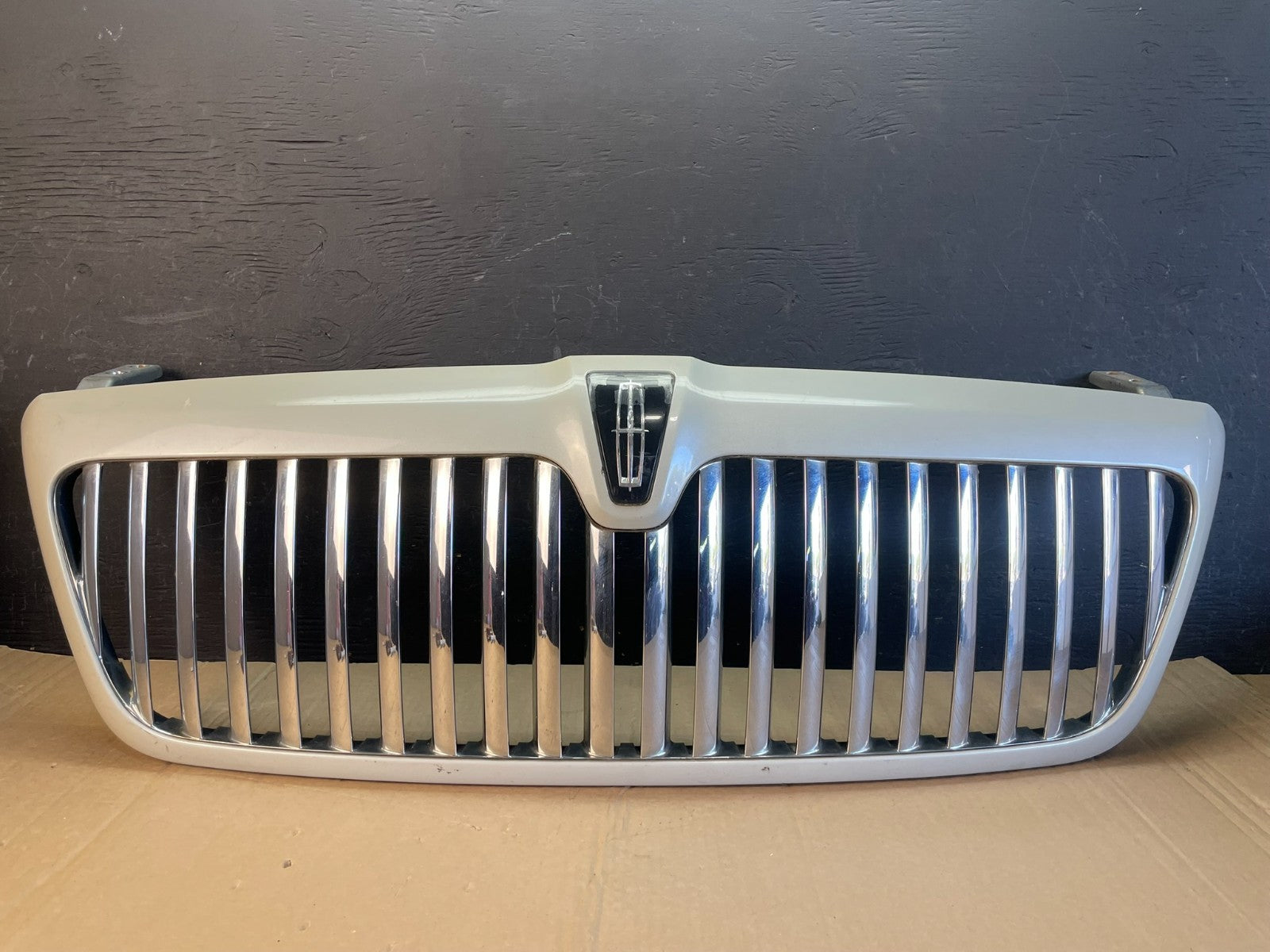 2003-2006 Lincoln Navigator Front Upper Grill Grille ac9709 DG0