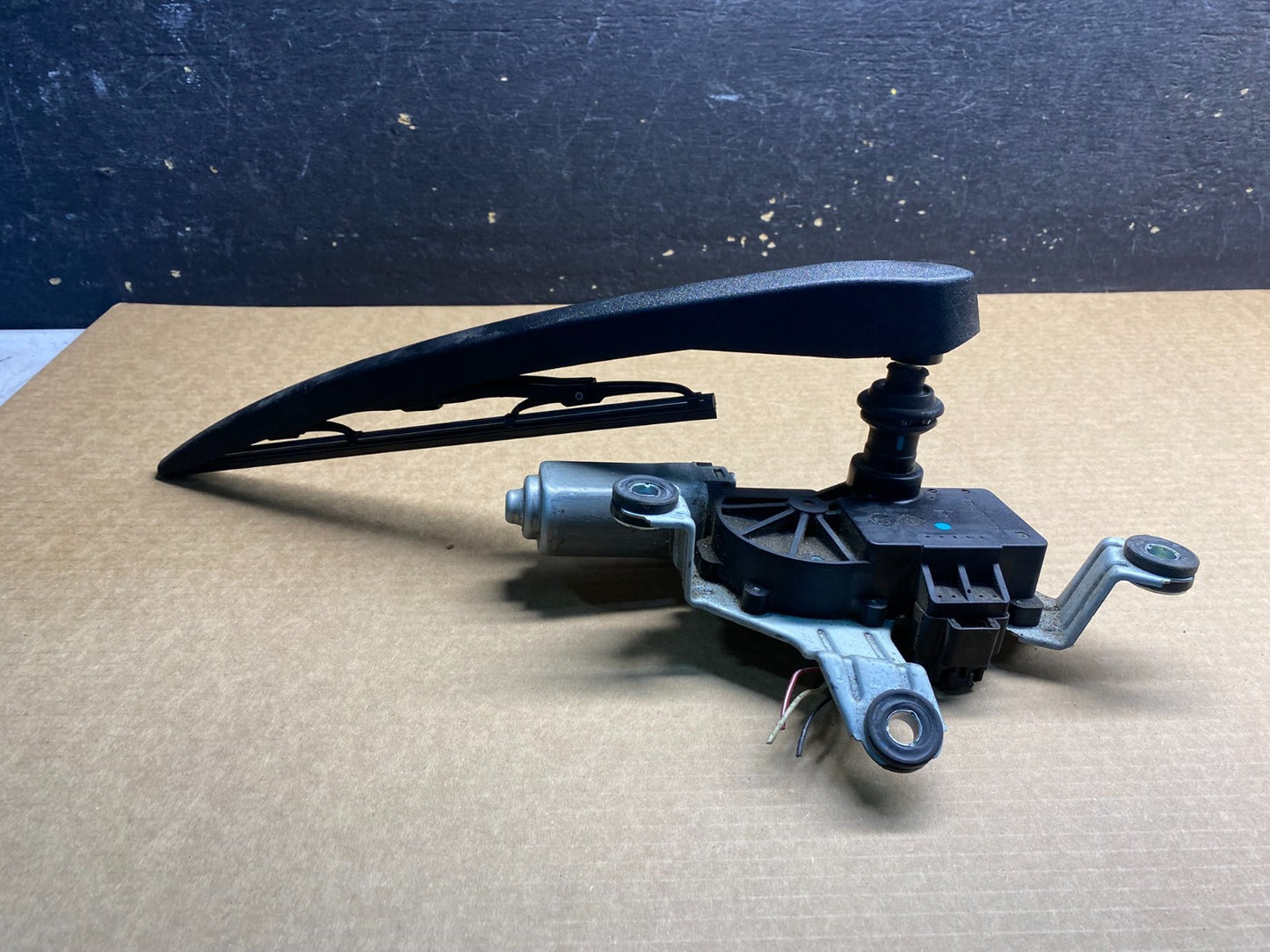 2010 to 2016 Cadillac SRX Rear Windshield Washer Wiper Motor z9028 DG1