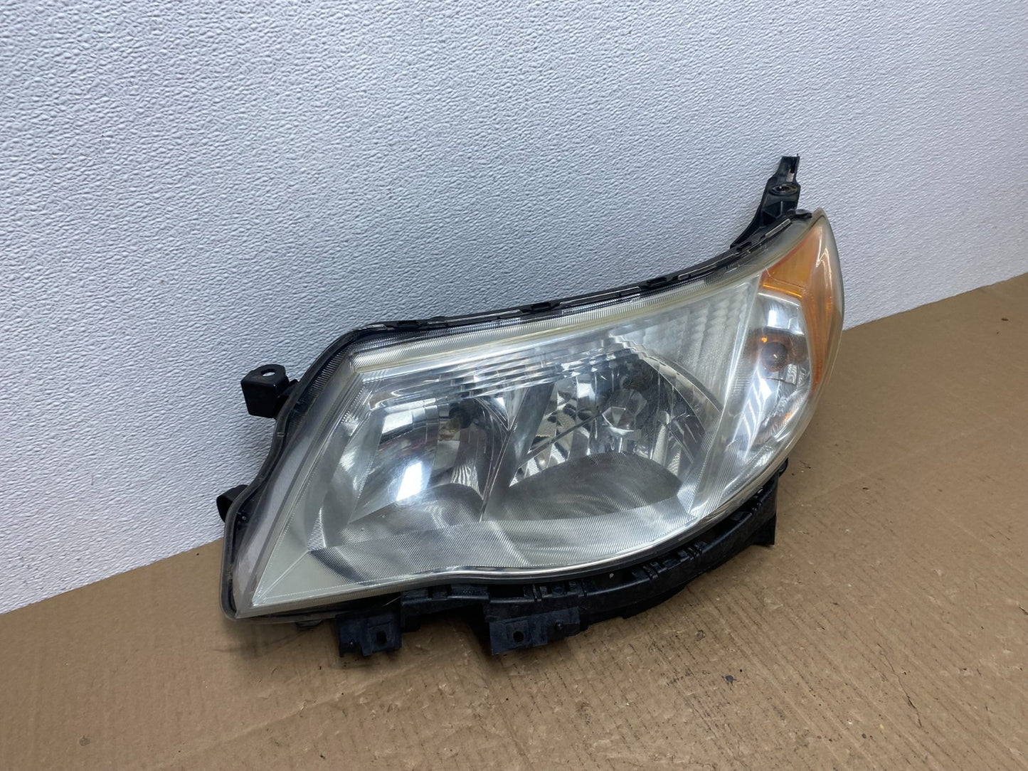 2009-2013 Subaru Forester Left Driver LH Halogen Headlight AB8211 DW2