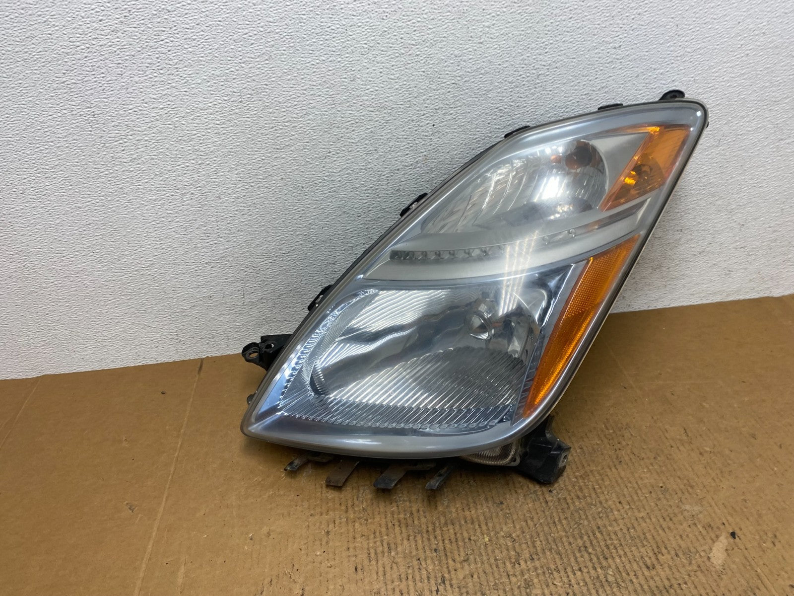 2006-2009 Toyota Prius Left Driver LH Side Blue Headlight Halogen AE1452 DW2