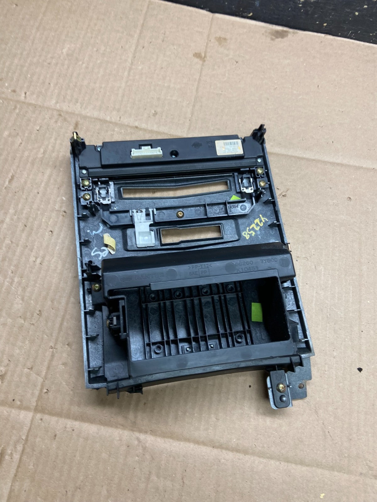 2004 2005 2006 Nissan Maxima Radio Panel Climate Control Bezel Trim OEM Y2258 DG5