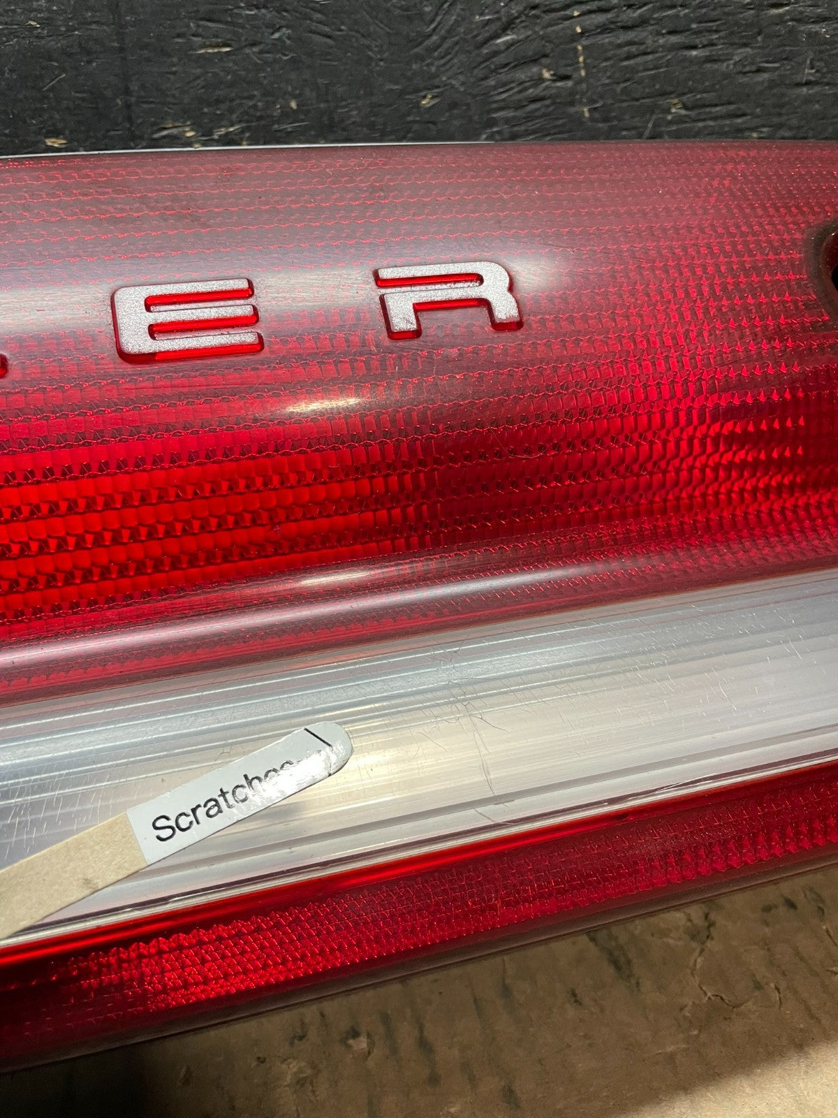 1993 to 1997 Chrysler Concorde Center Trunk Tail light Y1299 DG4
