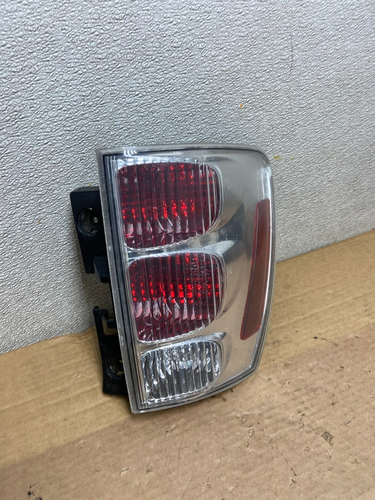 2005 to 2008 Chevrolet Equinox Right Passenger Rh Side Tail Light Oem AB5193 LK2
