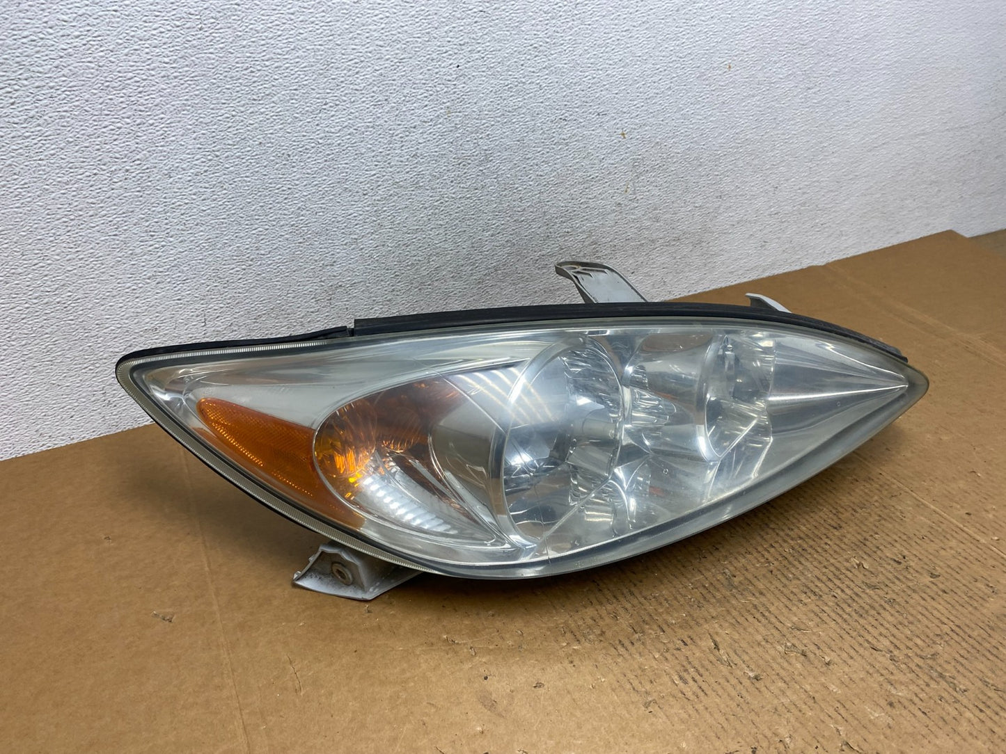 2002 to 2004 Toyota Camry Halogen Headlight Right Passenger Rh AE1243 DW2