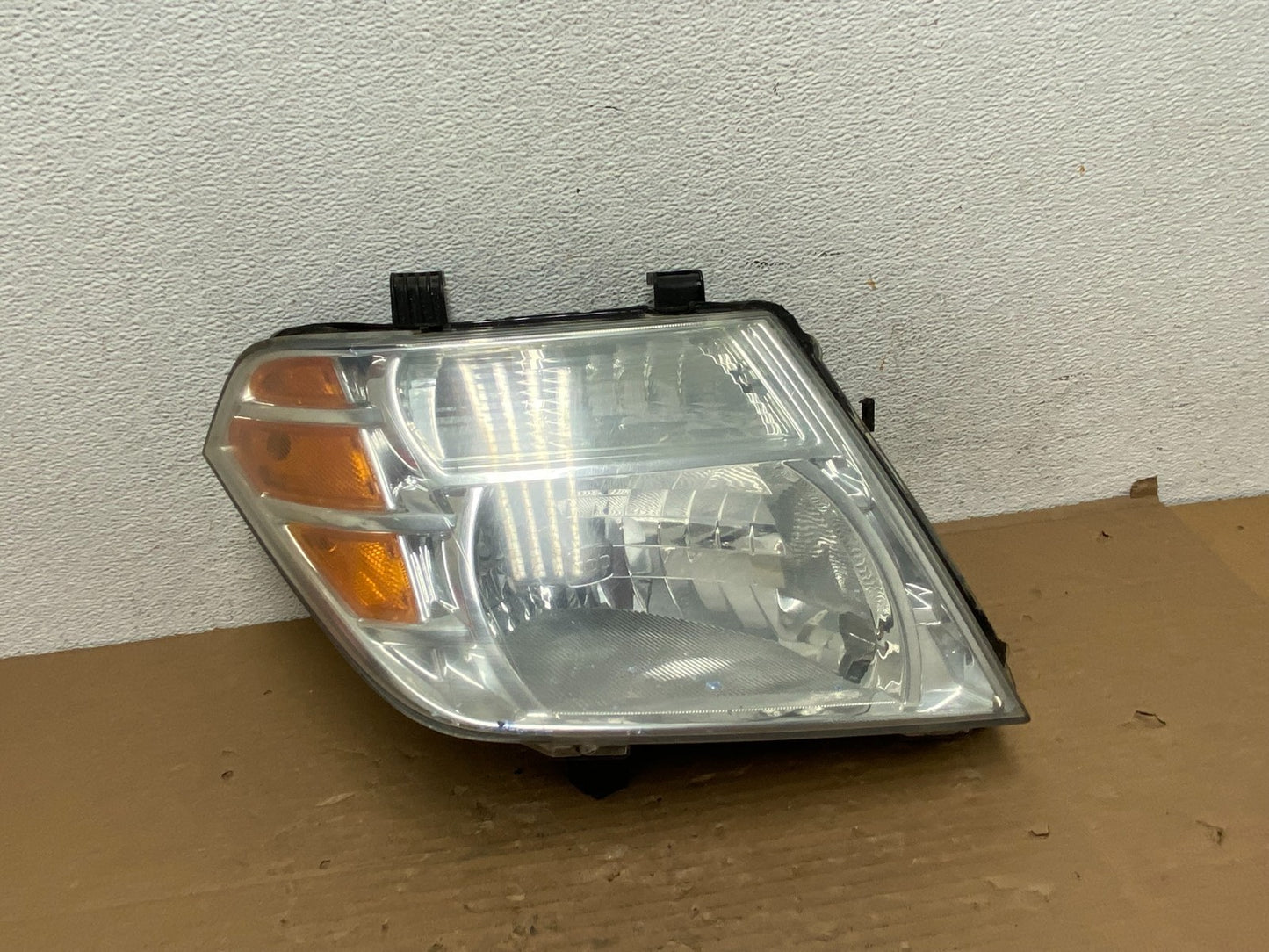 2008 to 2012 Nissan Pathfinder Halogen Headlight Right Passenger AD4259 DW0