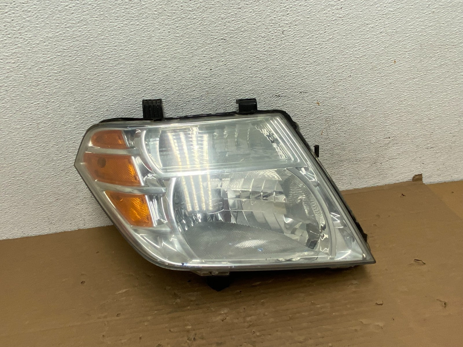 2008 to 2012 Nissan Pathfinder Halogen Headlight Right Passenger AD4259 DW0