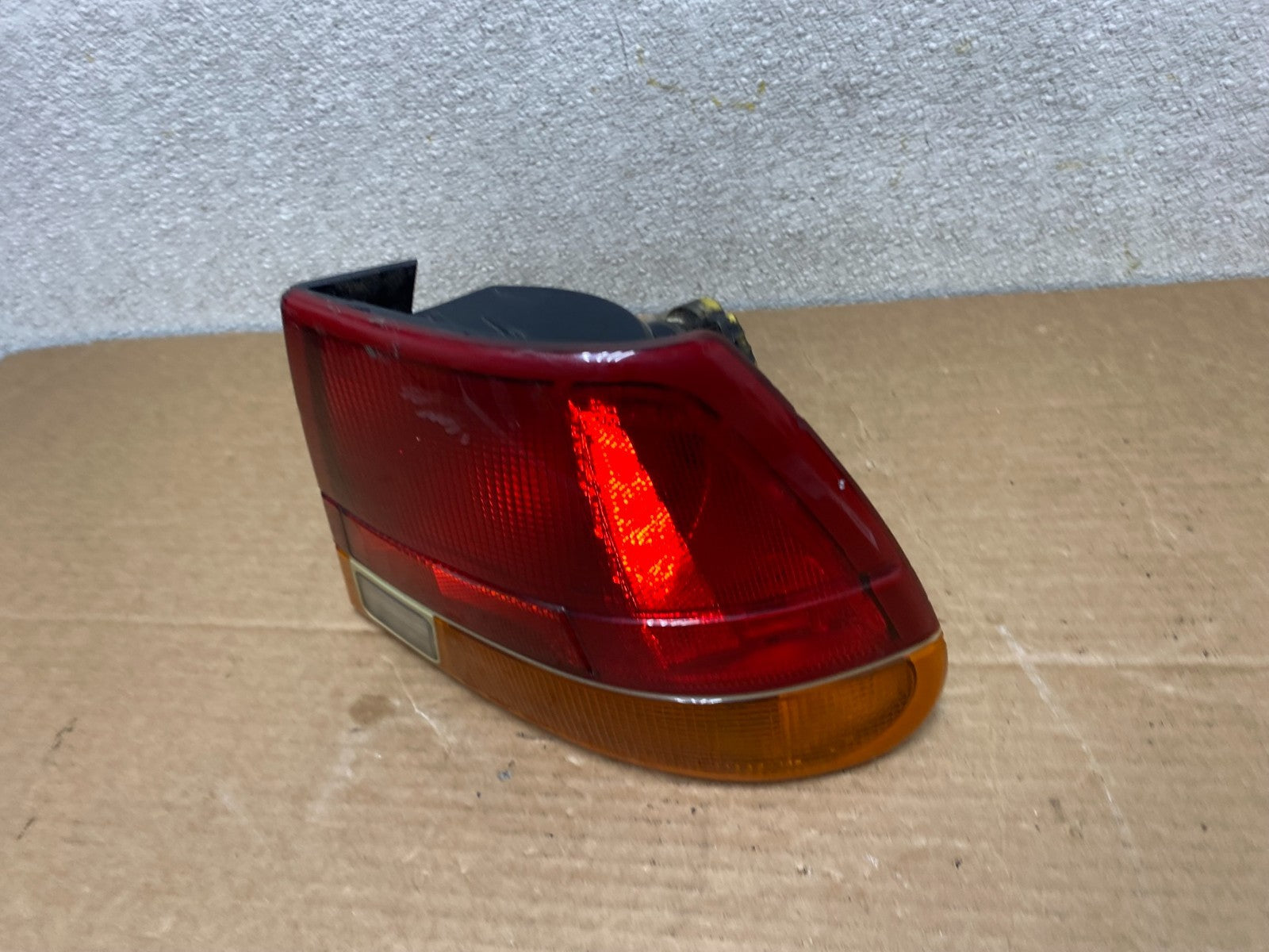 1997-1999 Saturn SL SL1 Sedan Right Passenger RH Side Tail Light OEM z1373 DG1