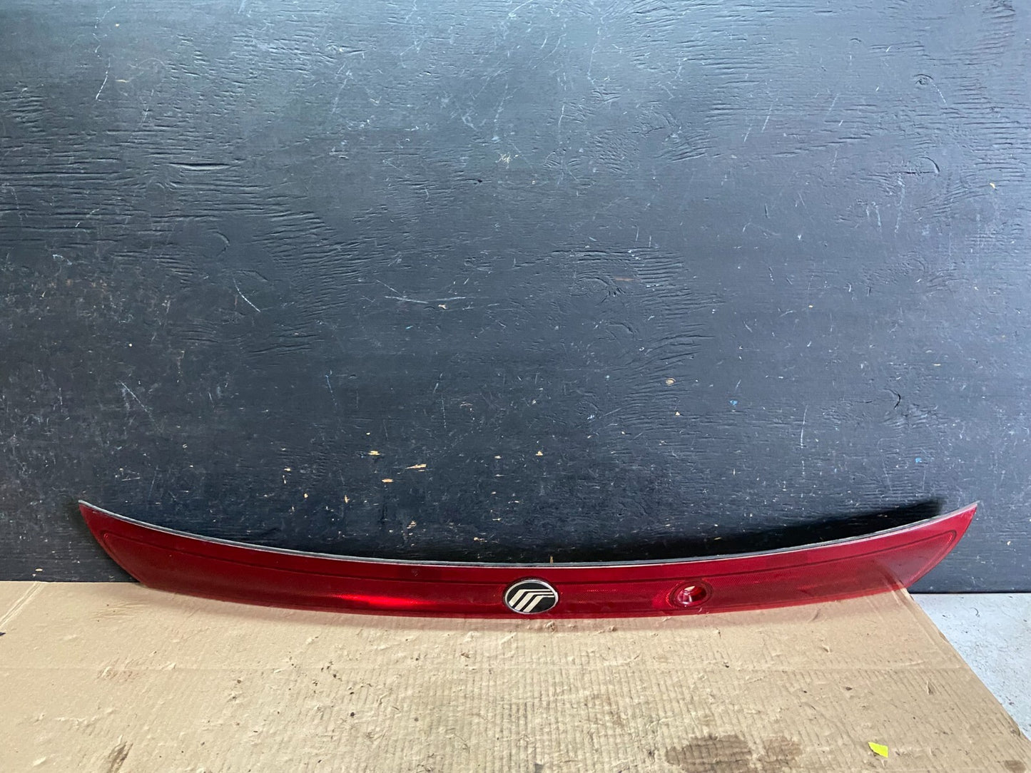 1997 1998 1999 Mercury Grand Marquis Trunk Lid Center Tail Light O0841 DG0