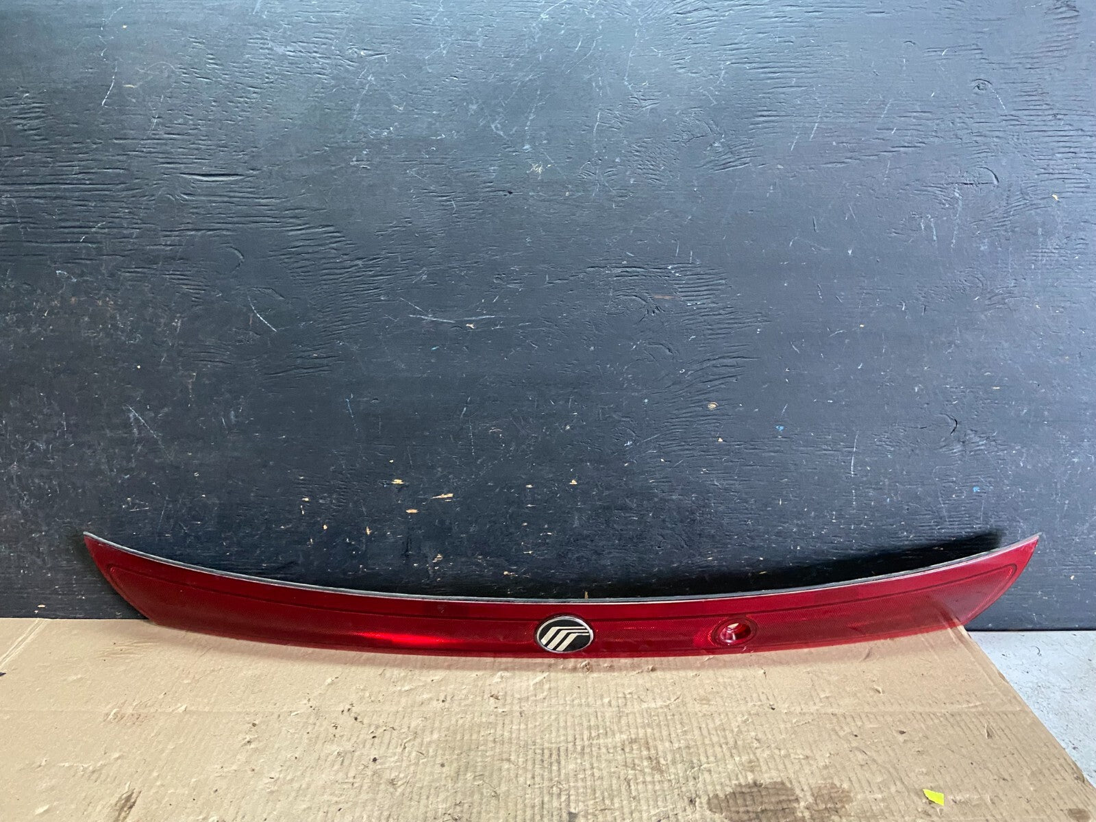 1997 1998 1999 Mercury Grand Marquis Trunk Lid Center Tail Light O0841 DG0