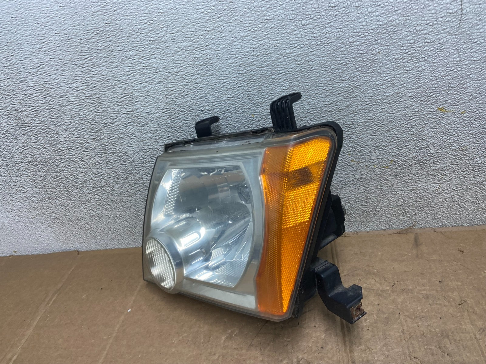 2005 - 2015 Nissan Xterra Driver Left LH Side Headlight AA27241