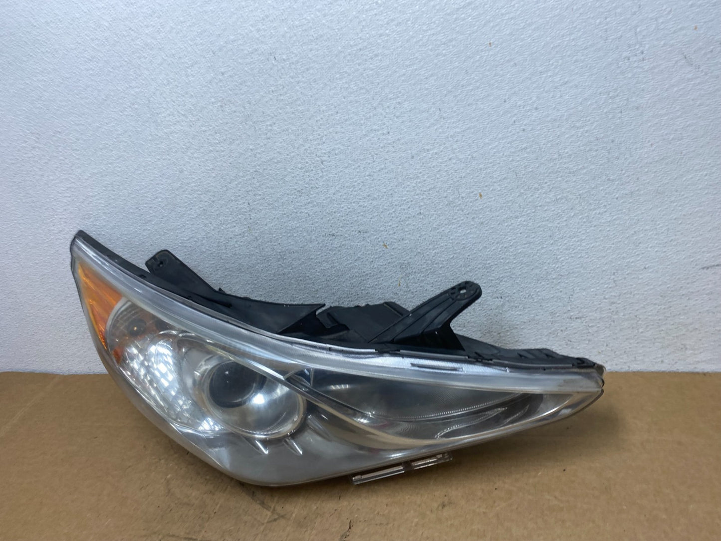 2011 - 2014 Hyundai Sonata Right Passenger Rh Side Headlight Halogen AD6225 DW1