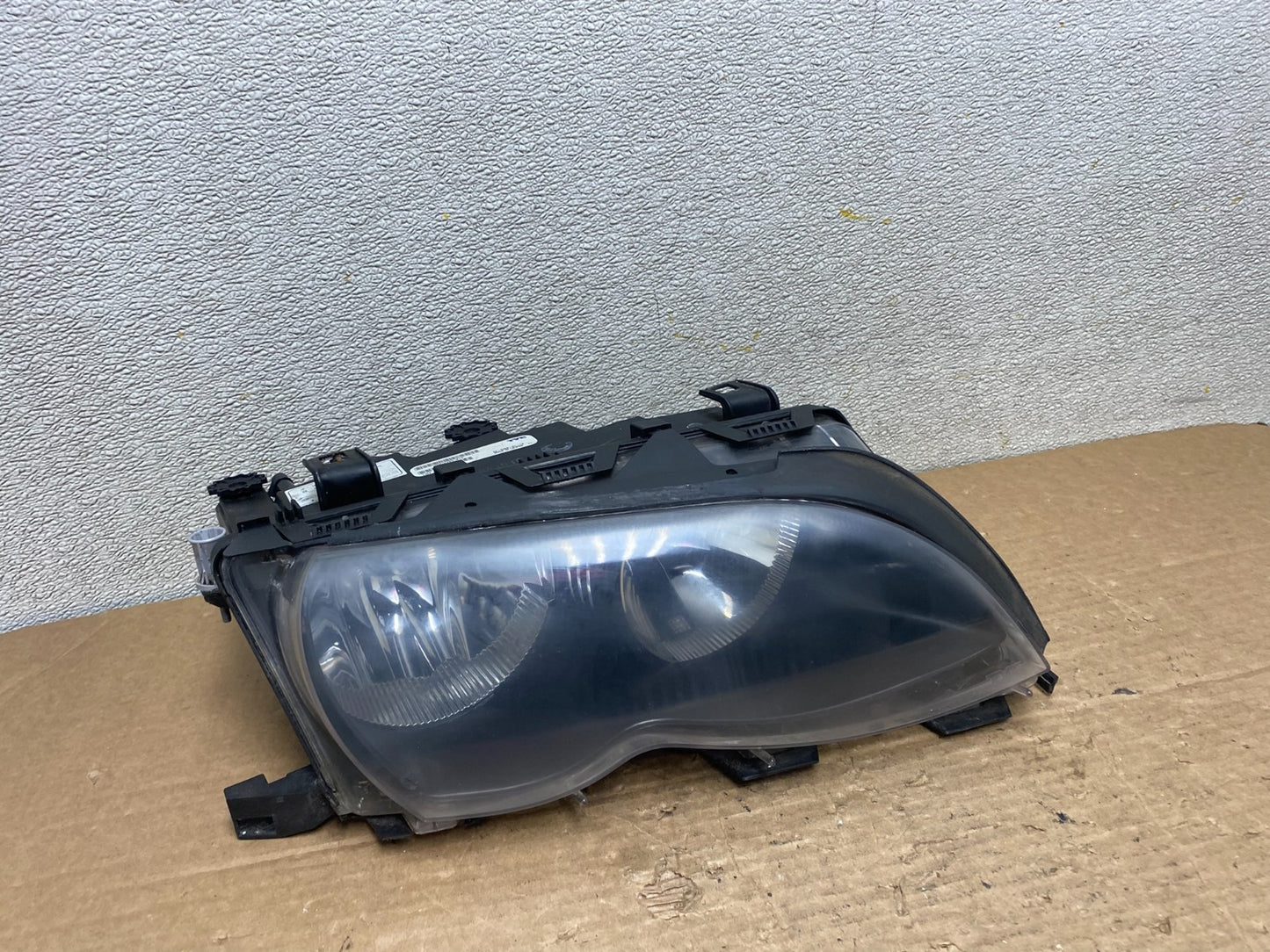 2002 to 2005 BMW 3 E46 Sedan Right Passenger RH Halogen TYC Headlight Z2904 DW0