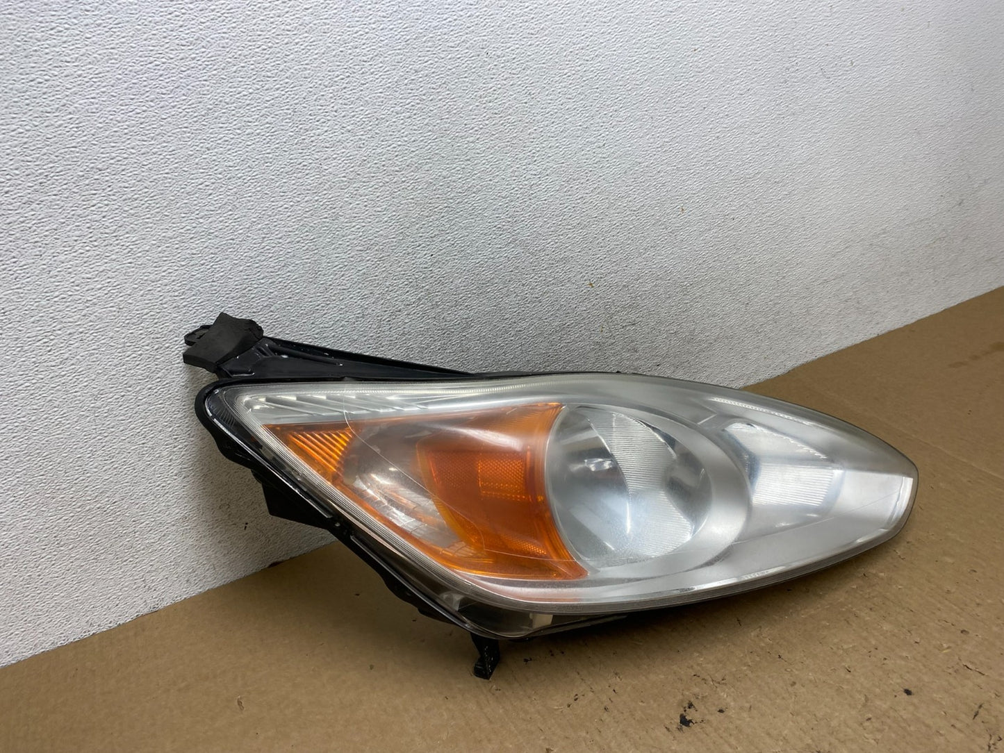 2013 to 2016 Ford C-MAX Right Passenger Side Headlight AF9769 DW2