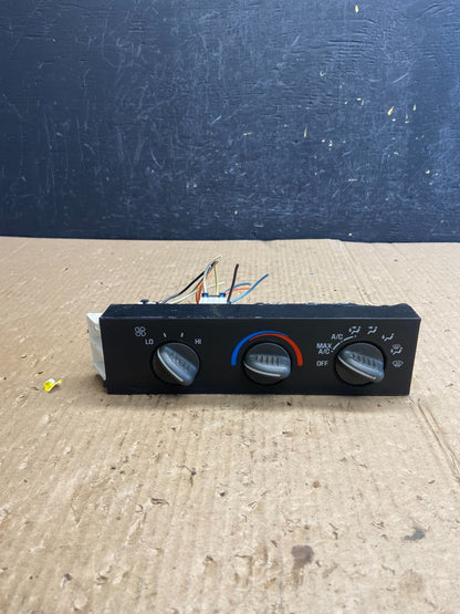 2001 - 2007 GMC Chevrolet Express 1500 Climate Control A/C AE4104 DG0