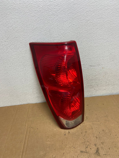 2002 to 2006 Chevrolet Avalanche Left Driver LH Tail Light AD3167 LK2