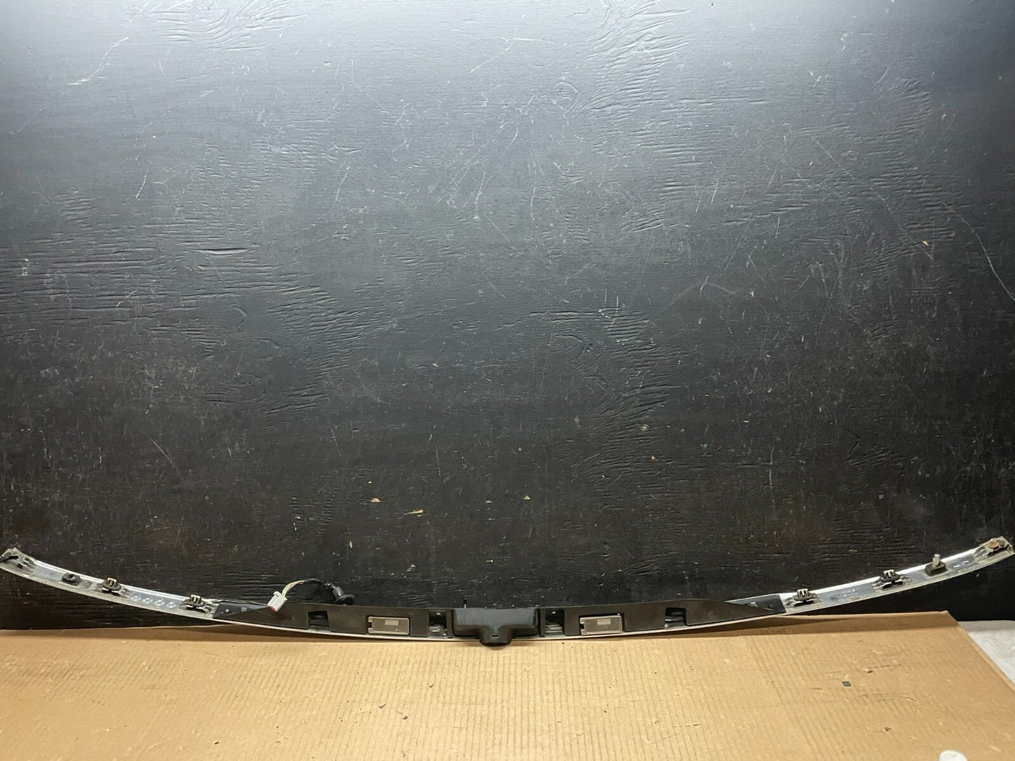 2011 to 2014 Ford Explorer Rear Tailgate Gate Trim Molding With Camera L9254 DG9
