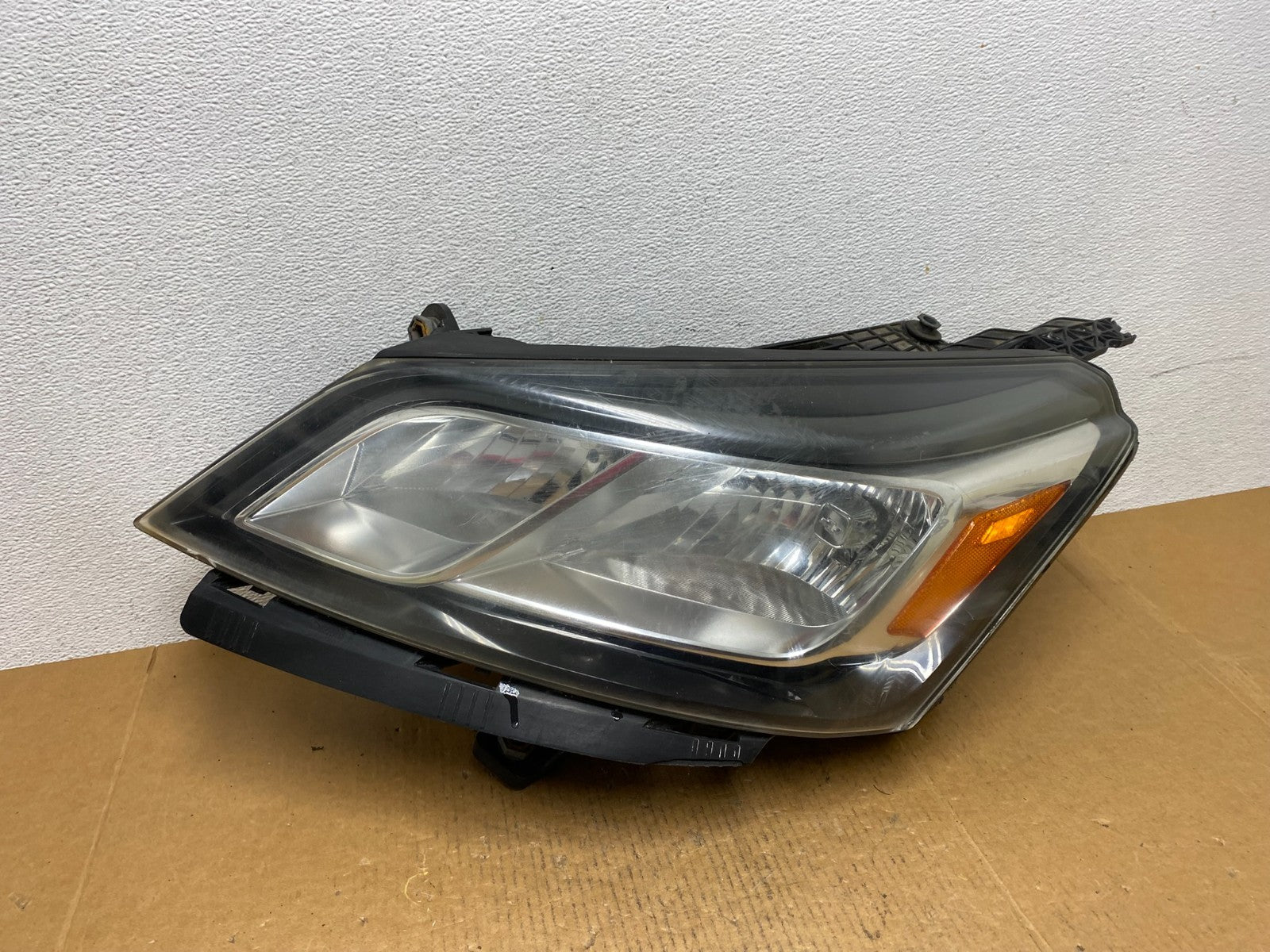 2013-2017 Chevrolet Traverse Left Driver LH Side Headlight Halogen AE0592 DW0