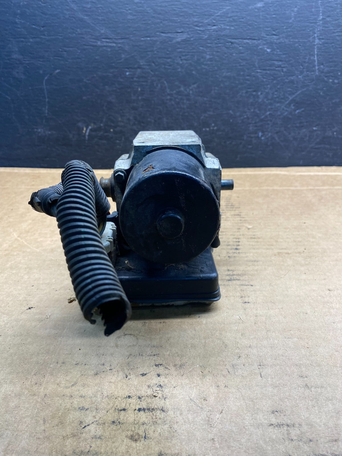 GM Brake Pump Module Chevrolet GMC 11 pin plug | 13567124 AD75831
