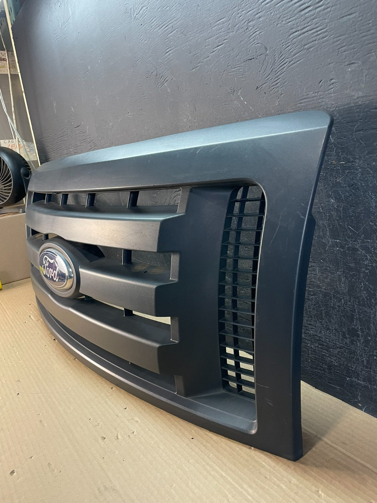 2009 to 2012 Ford F150 Front Upper Grill Grille Chrome ae8731 DG1